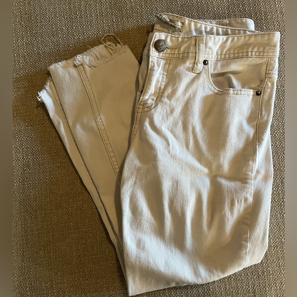 Free People White Cropped Skinny Jeans with Distressing - Picture 2 of 11